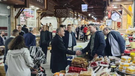 Bayram öncesi Kapalı Çarşı’da yoğunluk arttı: İdris Alan esnaflarla bir araya geldi