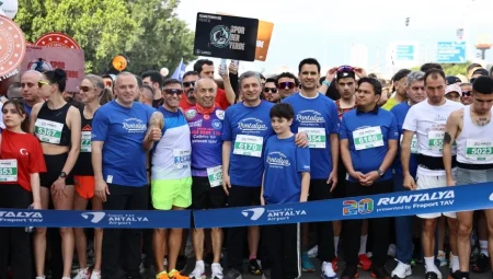 Runtalya Maratonu’nda 65 Ülkeden 10 Bin Koşucu Antalya’da Buluştu